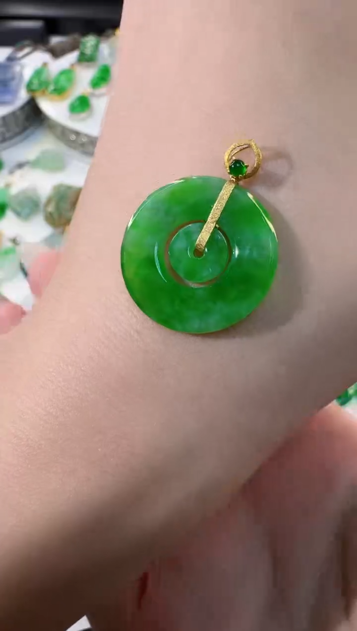 颈饰18K金镶嵌翡翠缅甸A货翡翠