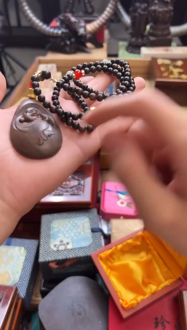 木——————瓷———————大度弥勒
