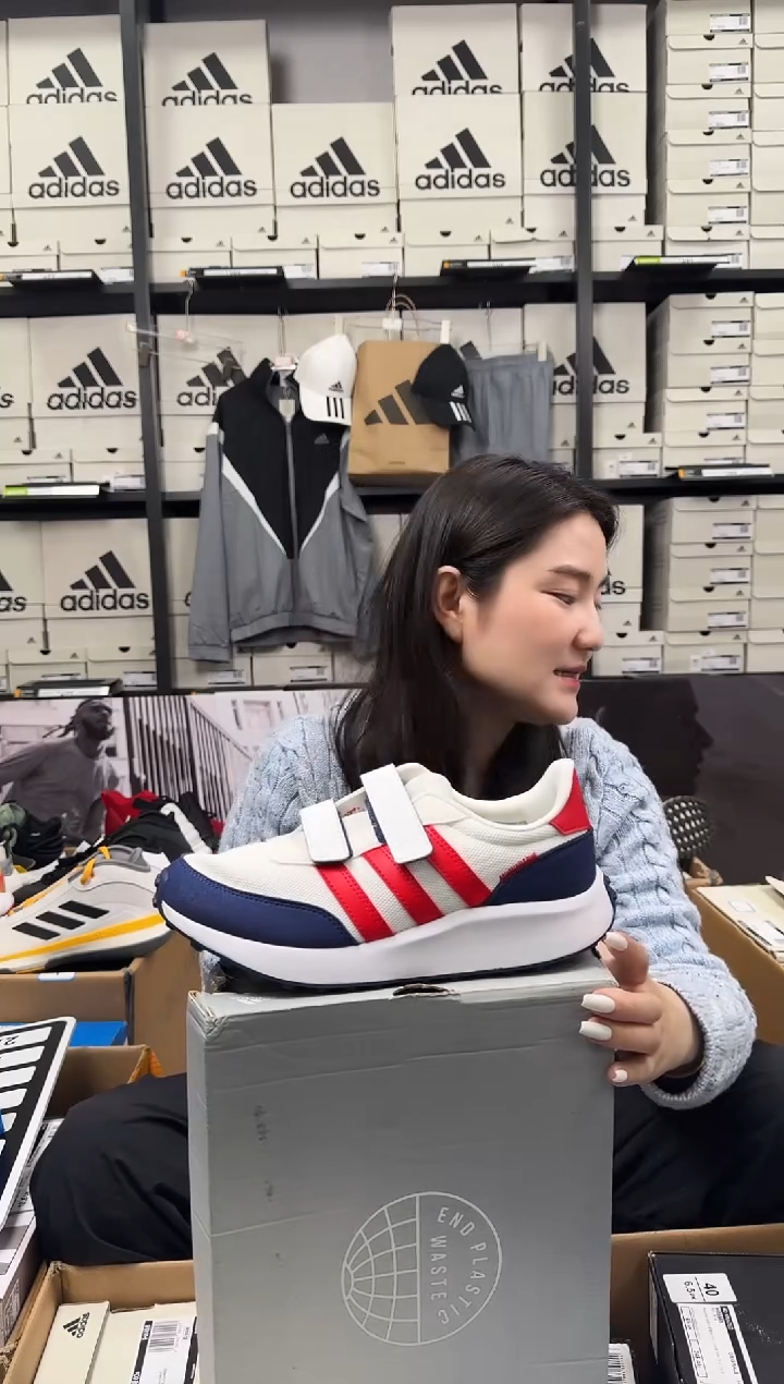 【闪购商品】39码 阿迪达斯童鞋运动鞋 假一赔十