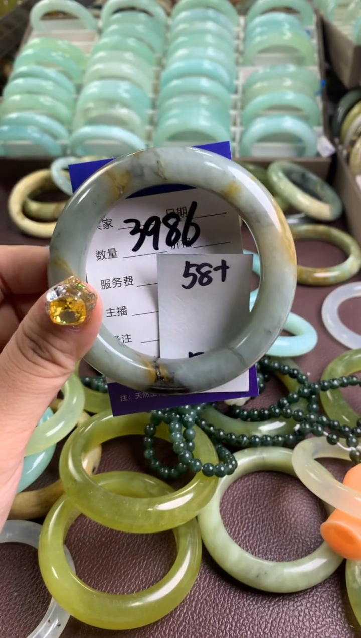 【闪购商品】蛇纹石玉手镯未镶嵌3986