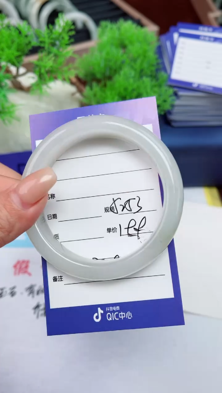 【闪购商品】石英质玉手镯未镶嵌318