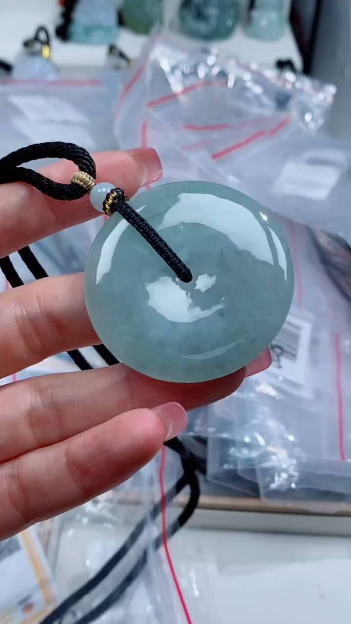 翡翠未镶嵌颈饰吊坠