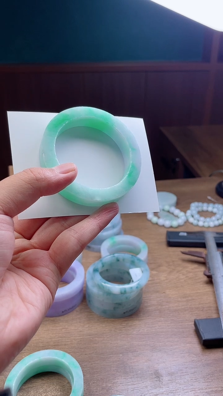 未镶嵌手镯定制翡翠缘***空定制