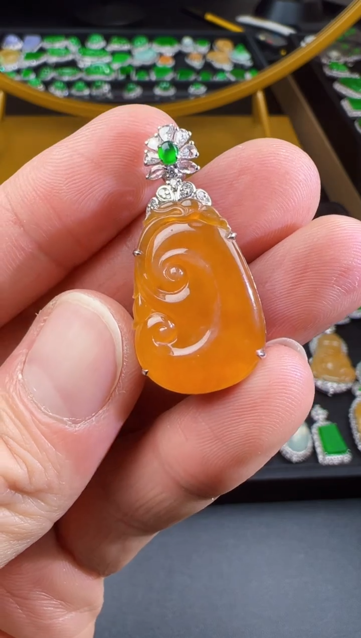 【闪购商品】翡翠吊坠(不含链)18K金镶嵌蜜糖黄r如意吊坠