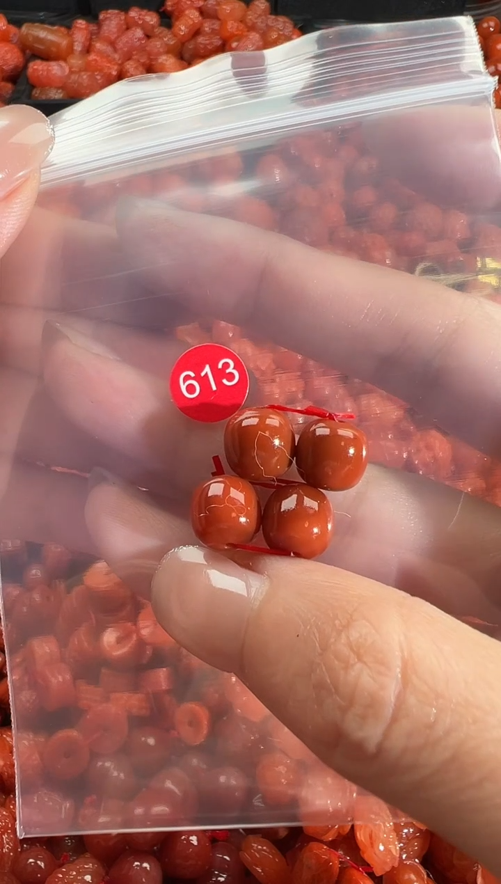 颈饰未镶嵌南红玛瑙1