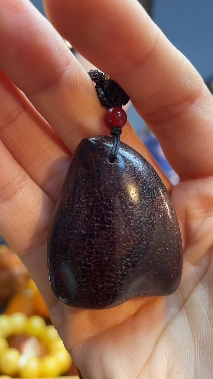 未镶嵌颈饰琥珀吊坠