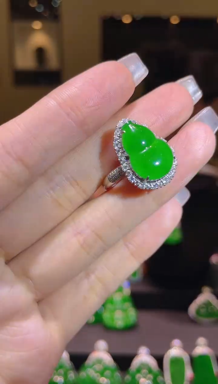 【闪购商品】翡翠吊坠(赠链)18K金镶嵌A59