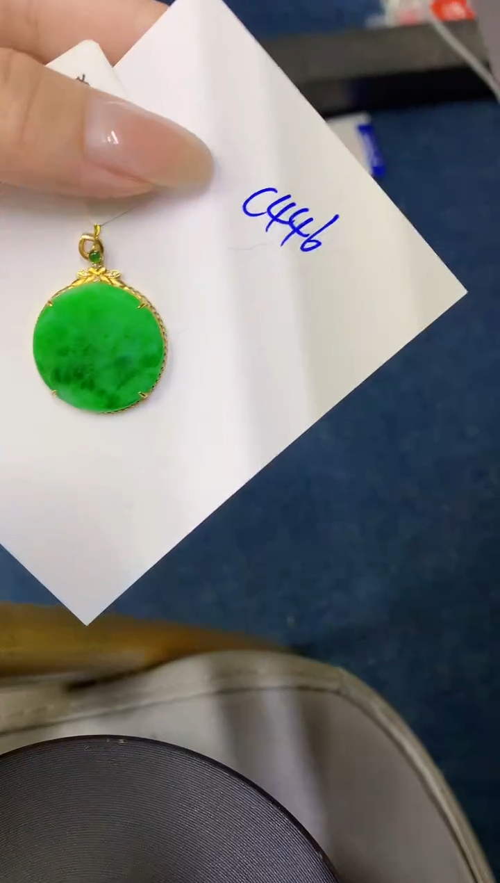 翡翠18K金镶嵌颈饰缅甸天然翡翠A货