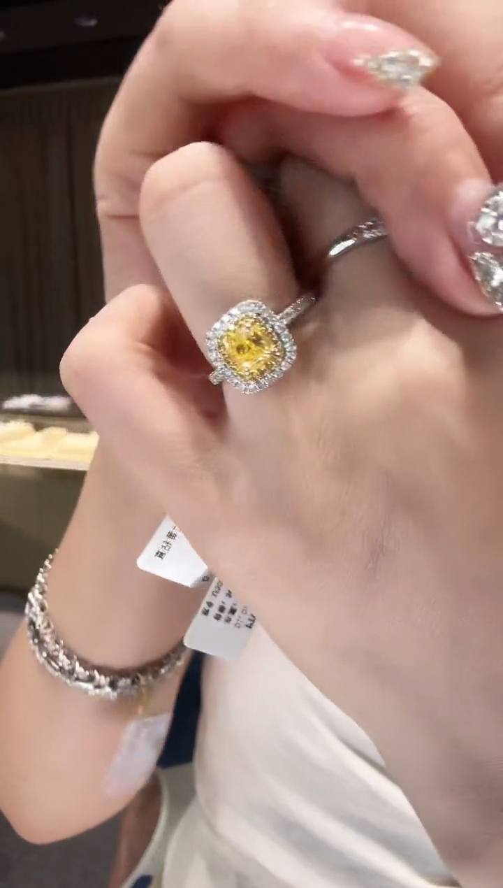 铂Pt950镶嵌戒指钻石1克拉黄钻大冰糖