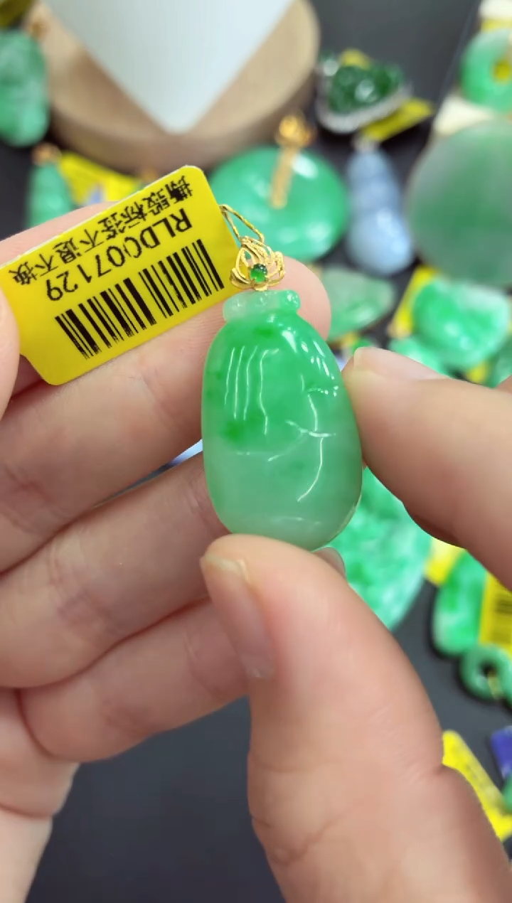 吊坠(不含链)18K金镶嵌翡翠挂件