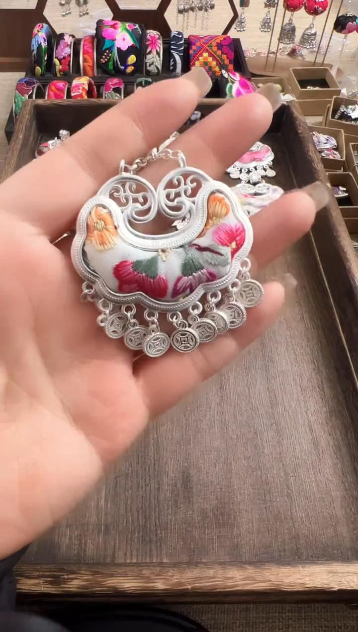 【闪购商品】织绣民族风老绣饰品503