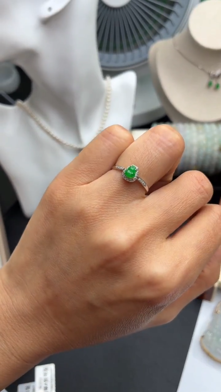 颈饰18K金镶嵌翡翠天然翡翠A货