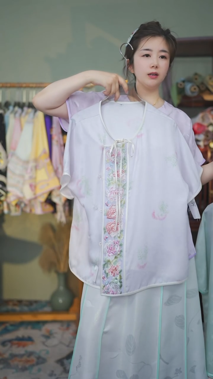 刺绣M码120斤内百搭款上衣单层