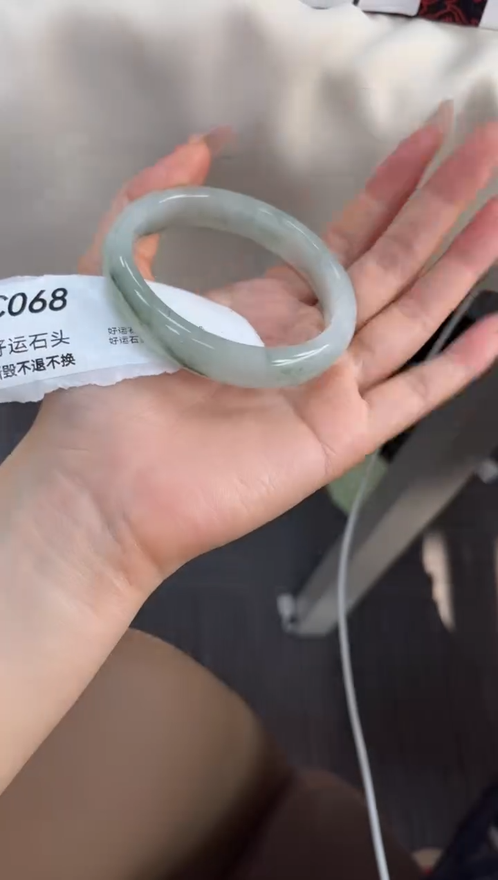 未镶嵌手镯石英质玉微瑕068