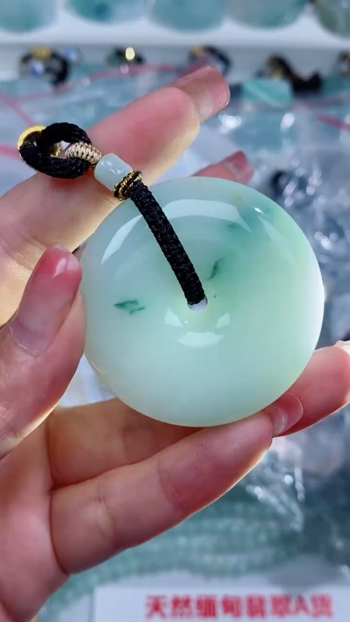 翡翠未镶嵌颈饰吊坠