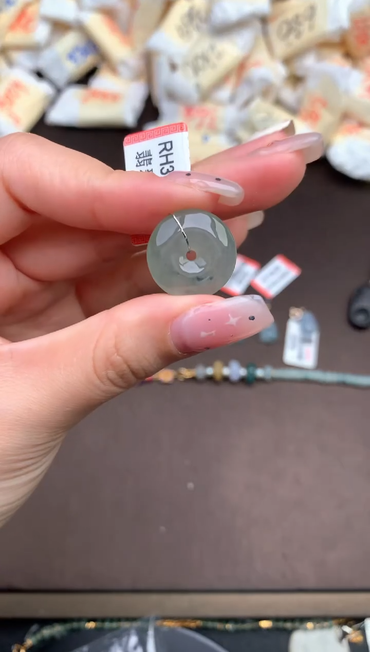 【闪购商品】翡翠颈饰未镶嵌 — 