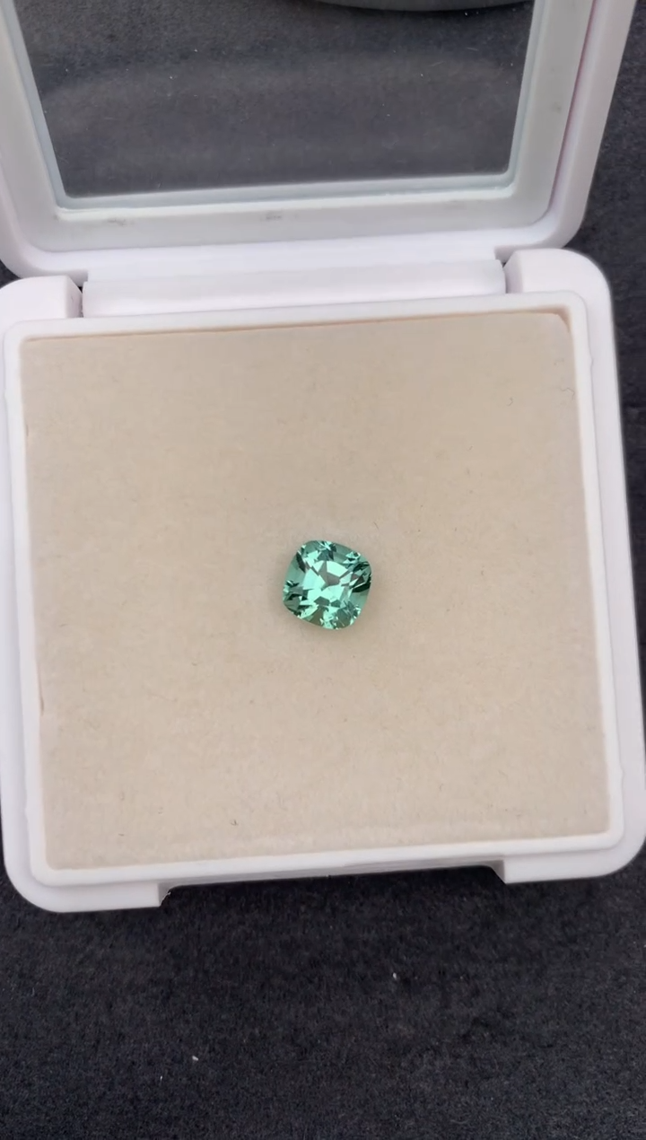 未镶嵌珠宝半成品碧玺1.6ct绿碧玺  FH  定制