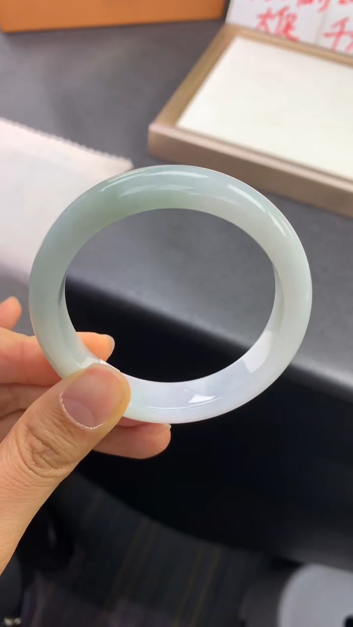 未镶嵌手镯翡翠退货需手镯吊牌标签完好