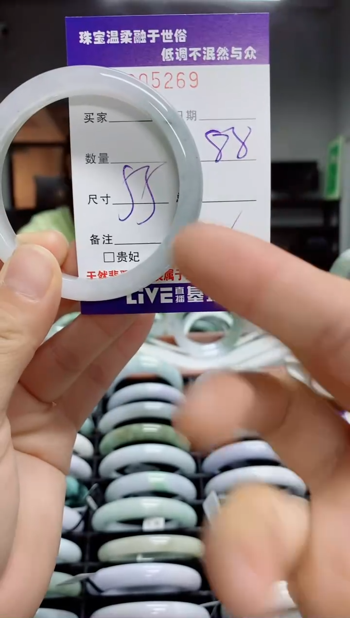 翡翠手镯未镶嵌天然翡翠A货