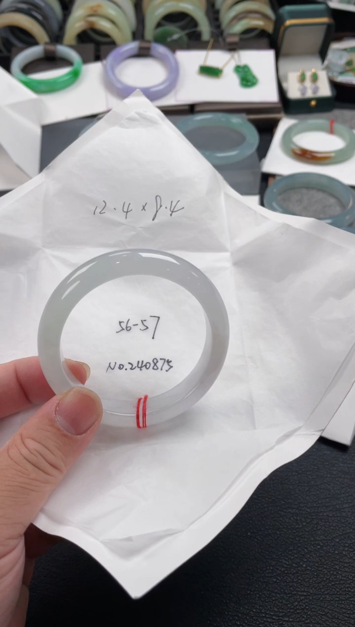 【闪购商品】翡翠手镯未镶嵌56圈口有冰丝