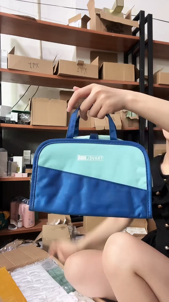 蚕丝辣妹浓缩精华化妆包包容量超级大