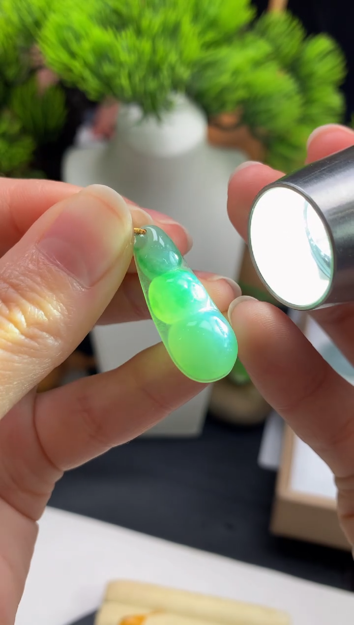 颈饰未镶嵌翡翠笑****7---120205