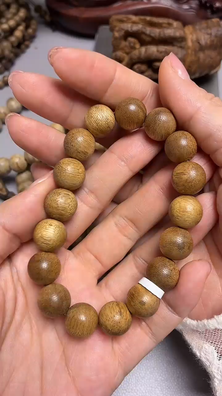 沉香手串菩萨棋圆珠单圈1.3虫漏多样性发其一