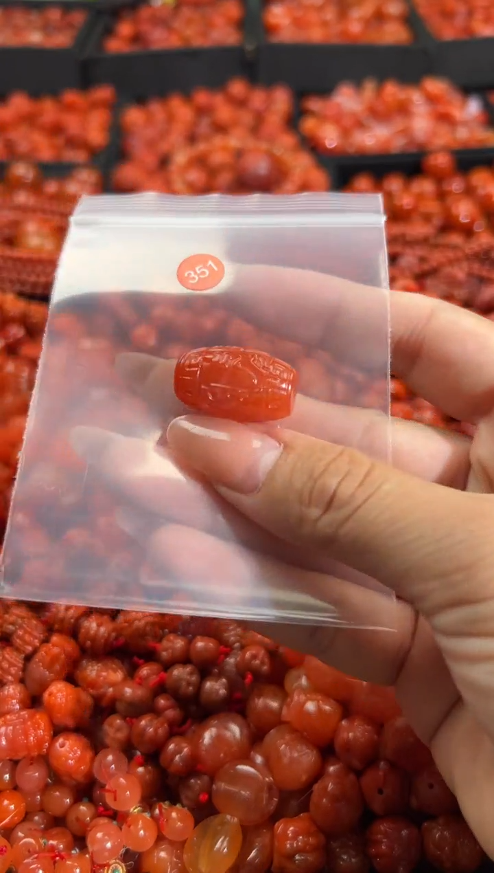 南红玛瑙未镶嵌颈饰1