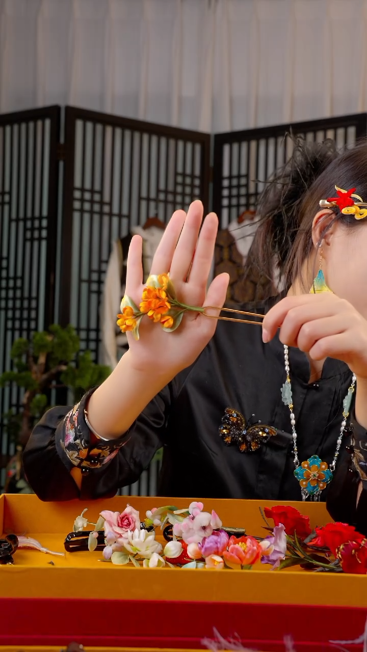 刺绣T*o非遗绒花手工饰品