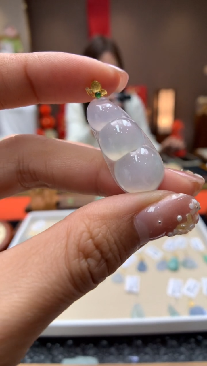 【闪购商品】翡翠颈饰18K金镶嵌福豆