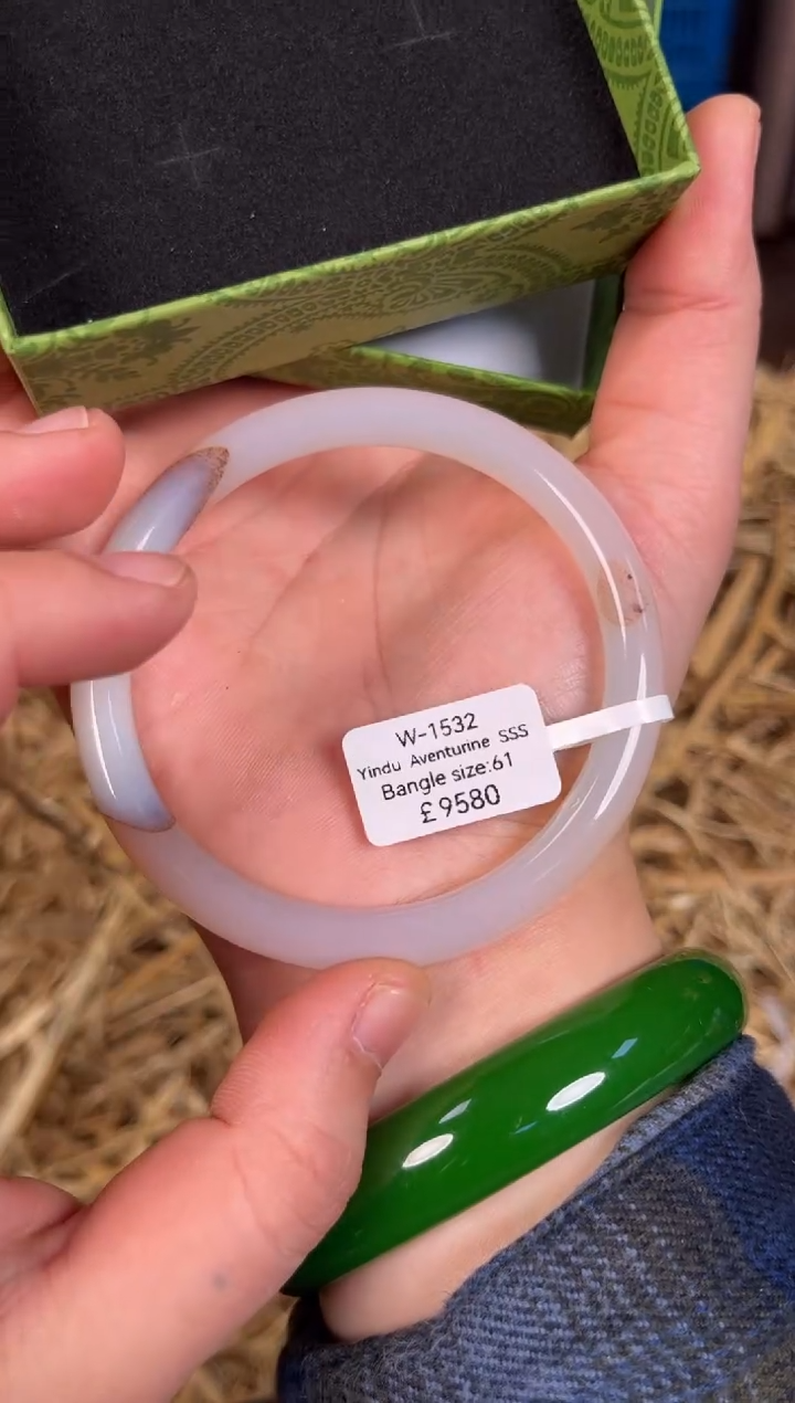 未镶嵌手镯石英质玉W1532