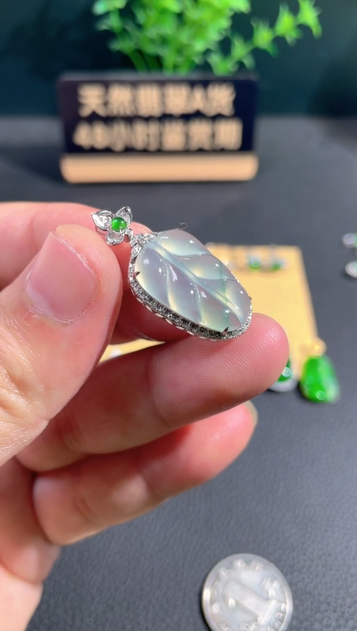 【闪购商品】翡翠颈饰18K金镶嵌翡翠