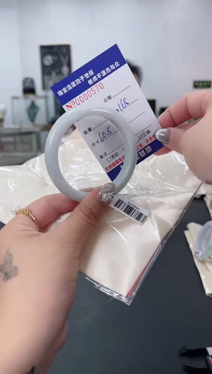 【闪购商品】翡翠手镯未镶嵌天然翡翠A货