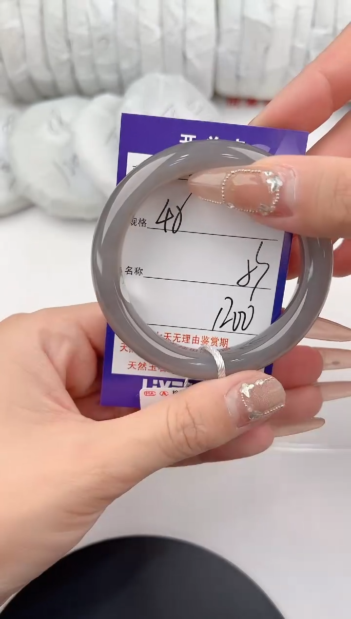 【闪购商品】和田玉手镯未镶嵌45颜色微差无瑕疵