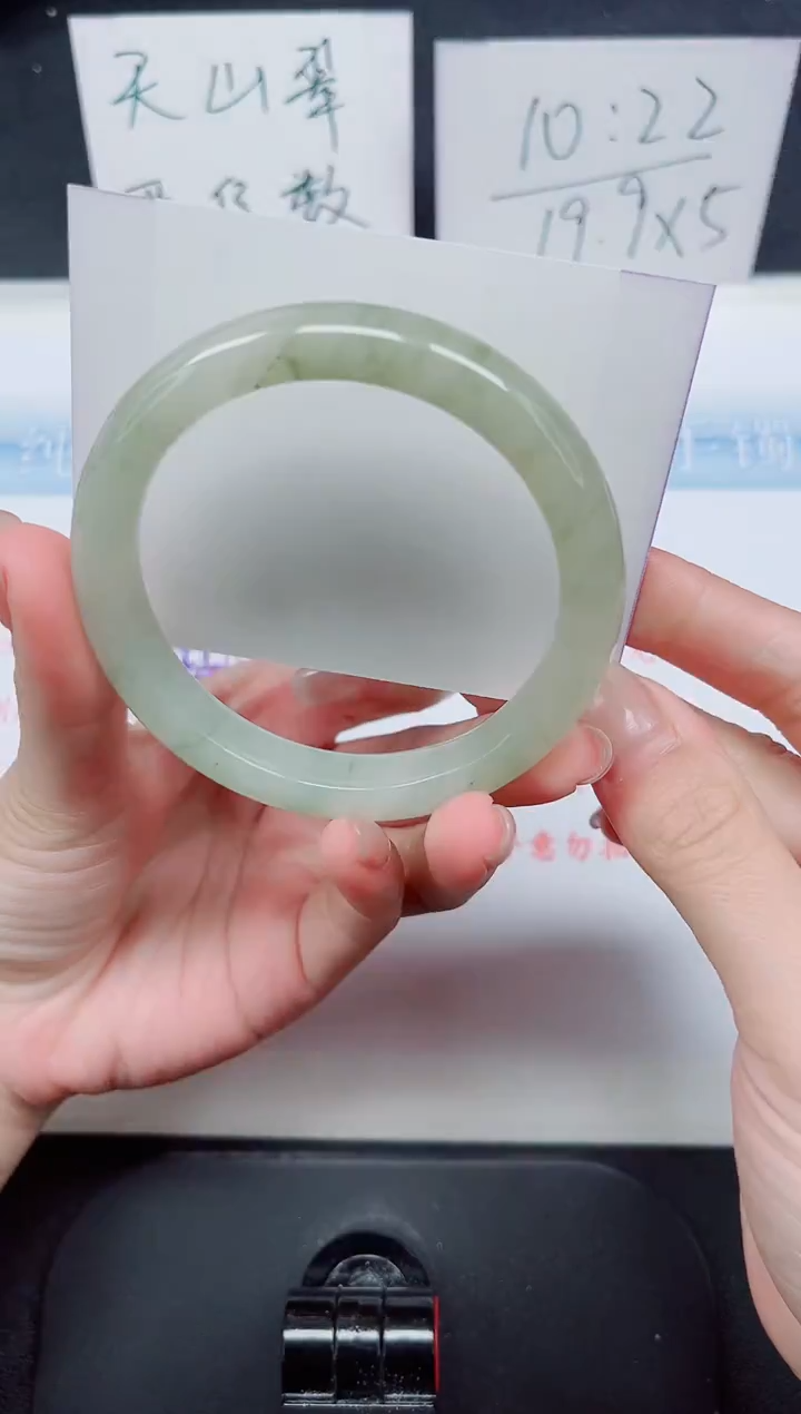 【闪购商品】石英质玉手镯未镶嵌10-58