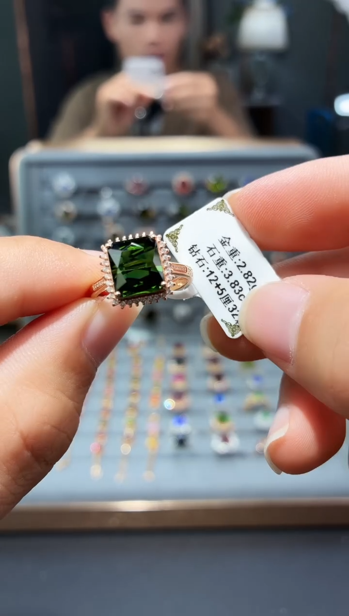 18K金镶嵌戒指碧玺3.83.