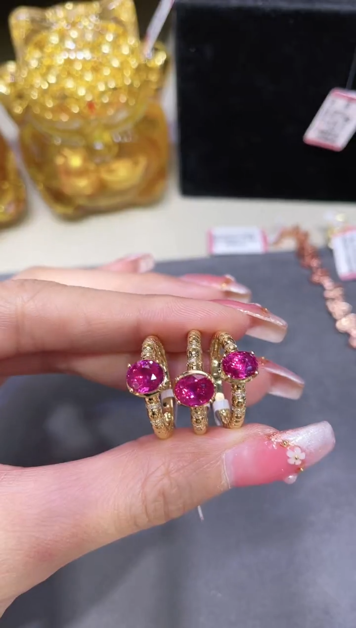 18K金镶嵌天然无烧红宝石戒指 多样性发其一 约1.25ct