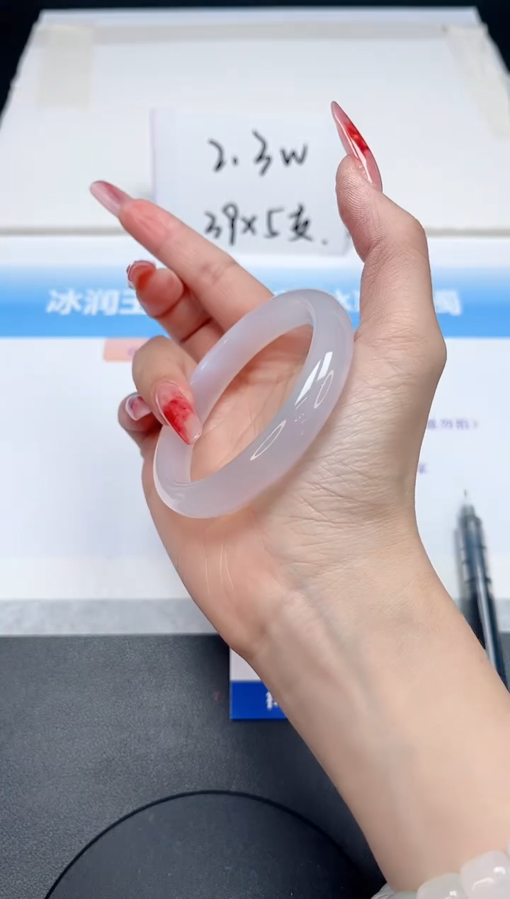 【闪购商品】石英质玉手镯未镶嵌96-