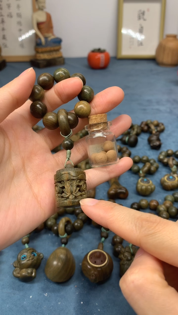 【闪购商品】维腊木（绿檀）把件西番莲香囊 送1瓶香丸