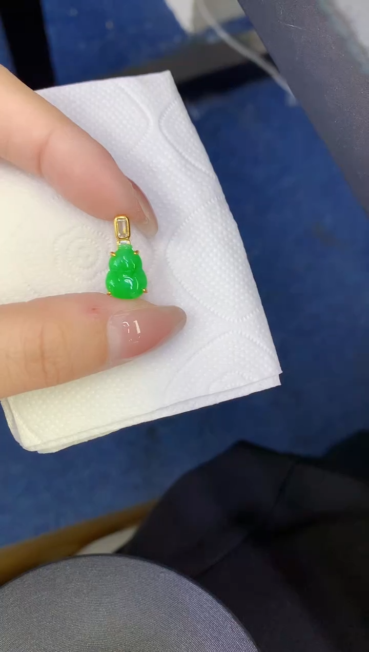 颈饰未镶嵌翡翠缅甸天然翡翠A货