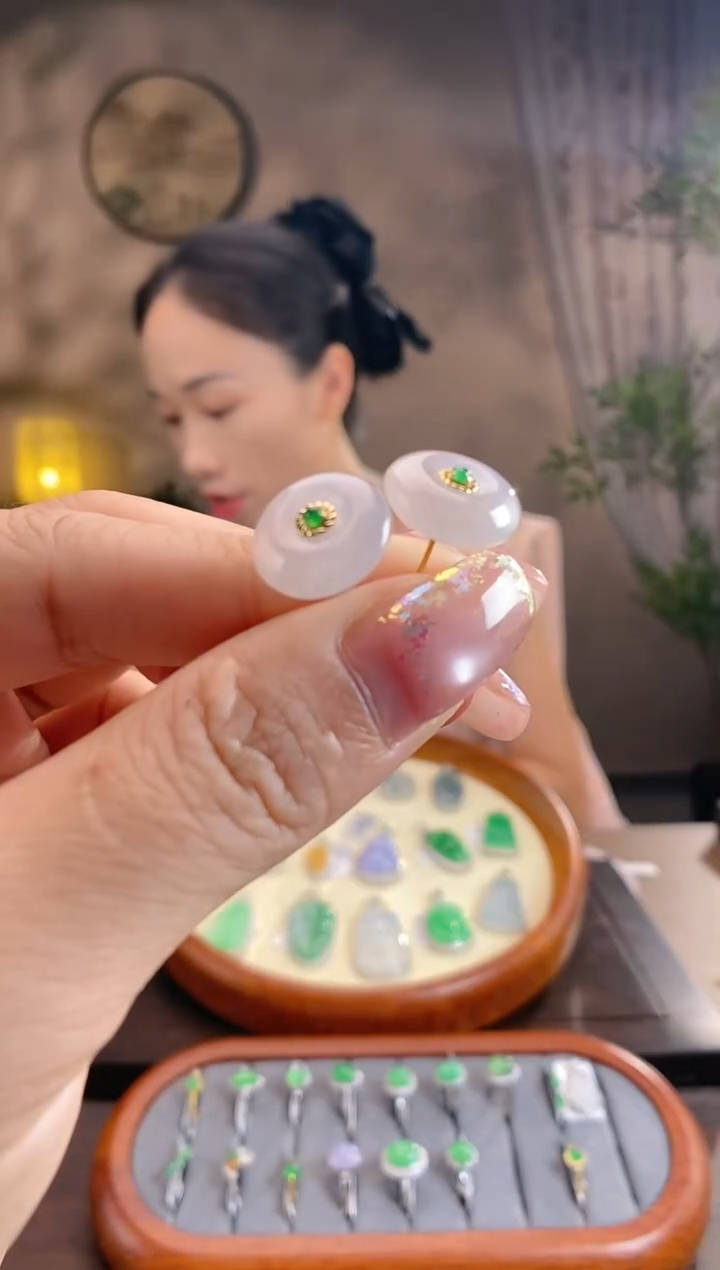 翡翠18K金镶嵌吊坠(不含链)耳饰一对
