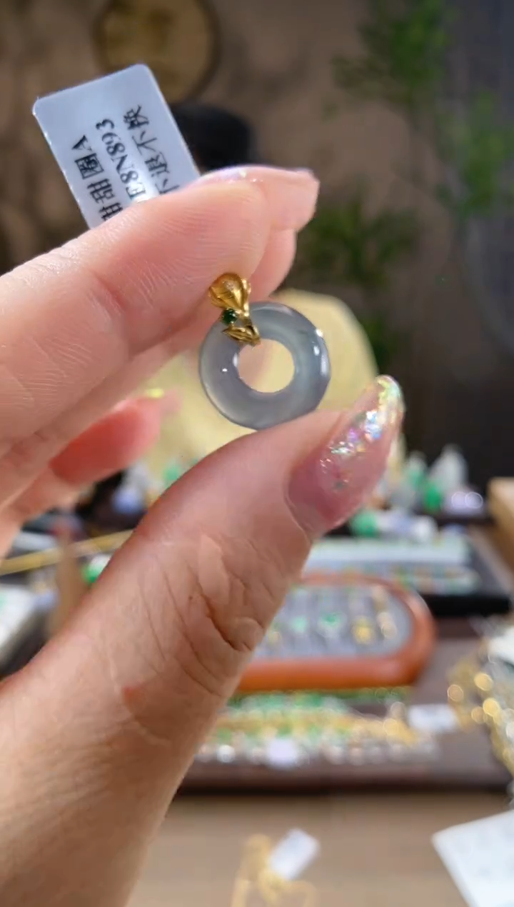 翡翠18K金镶嵌吊坠(不含链)甜甜圈