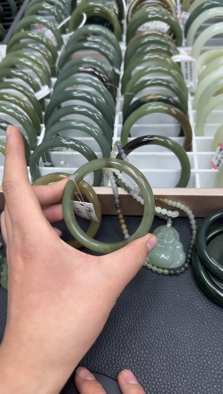【闪购商品】和田玉手镯未镶嵌60天然和田玉有天然结构