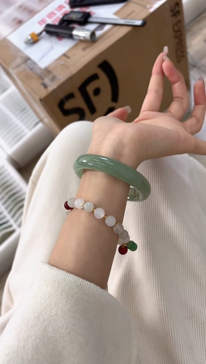 未镶嵌手镯石英质玉51-56D