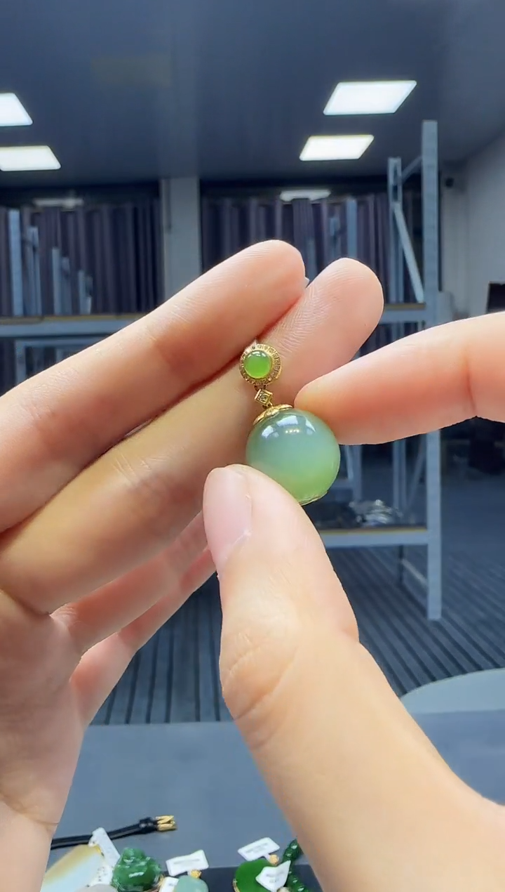 和田玉18K金镶嵌挂件1