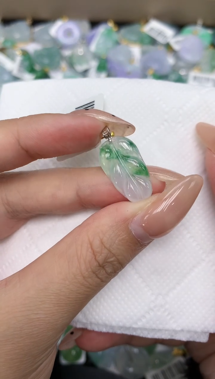 颈饰18K金镶嵌翡翠a货支持复检百元以上9元证书费自理