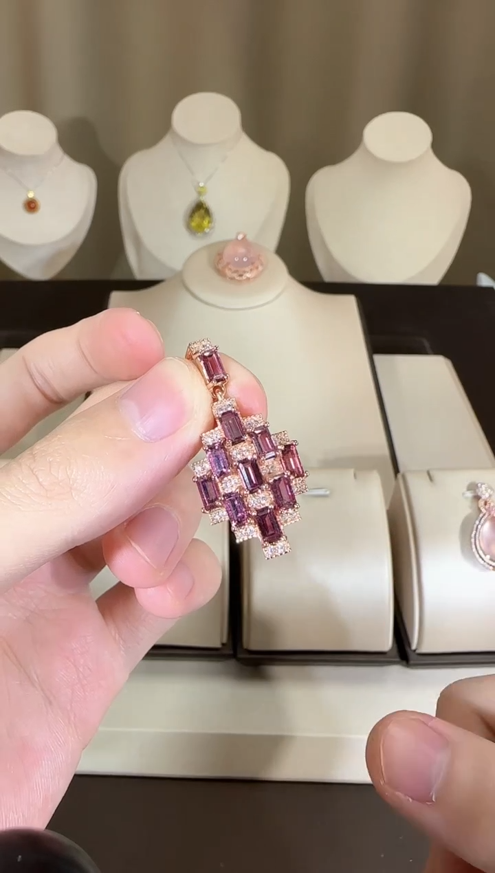 【闪购商品】石榴石颈饰银S925镶嵌设计款