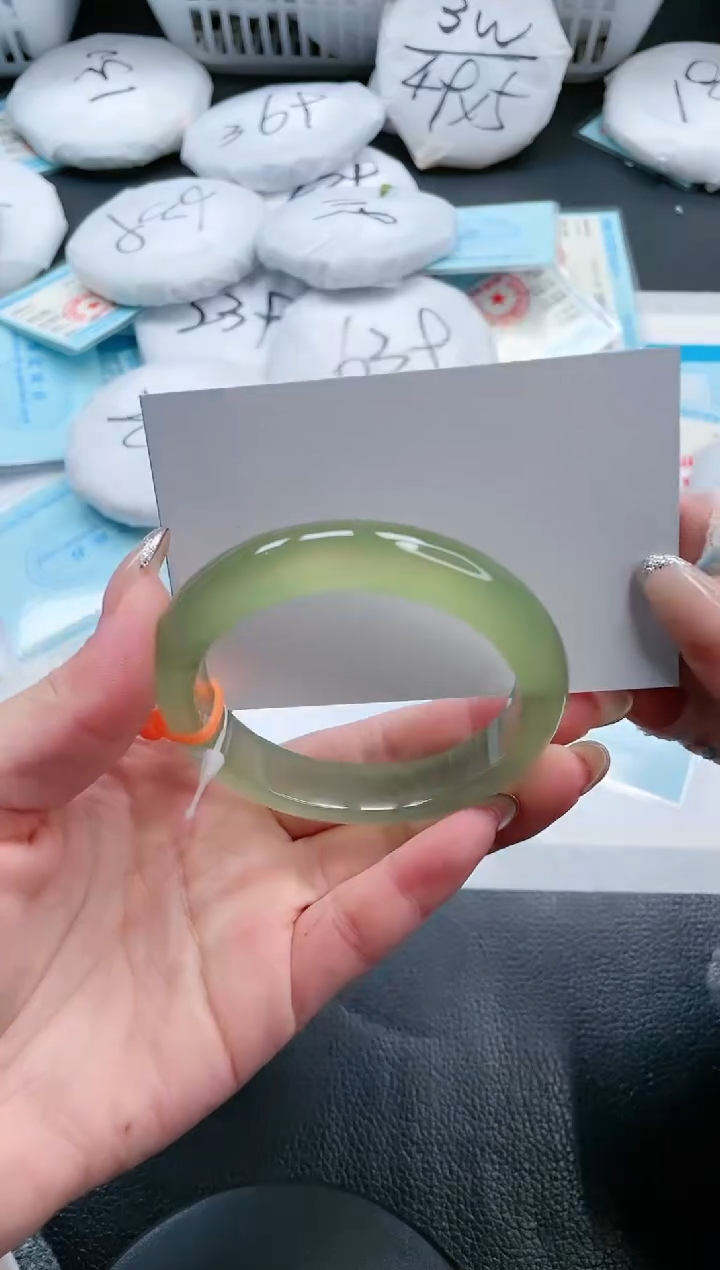 【闪购商品】石英质玉手镯未镶嵌17V94-56