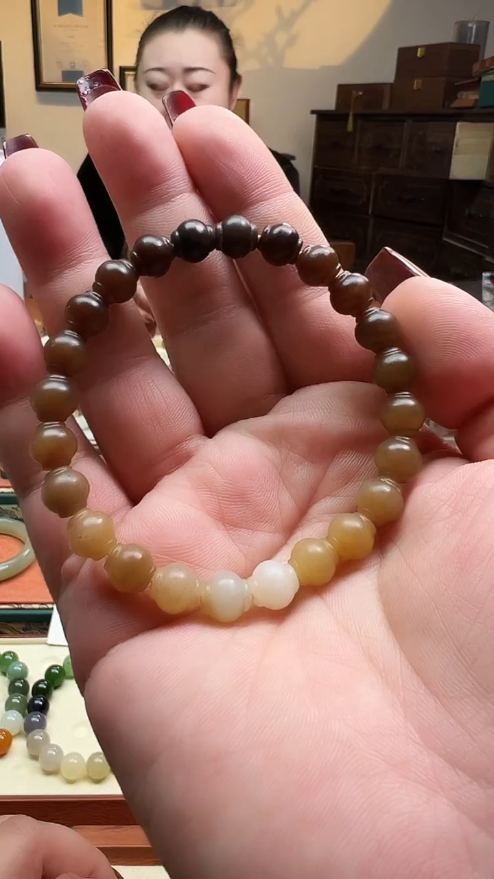 未镶嵌手串和田玉8mm左右且末糖渐变灯笼珠单圈