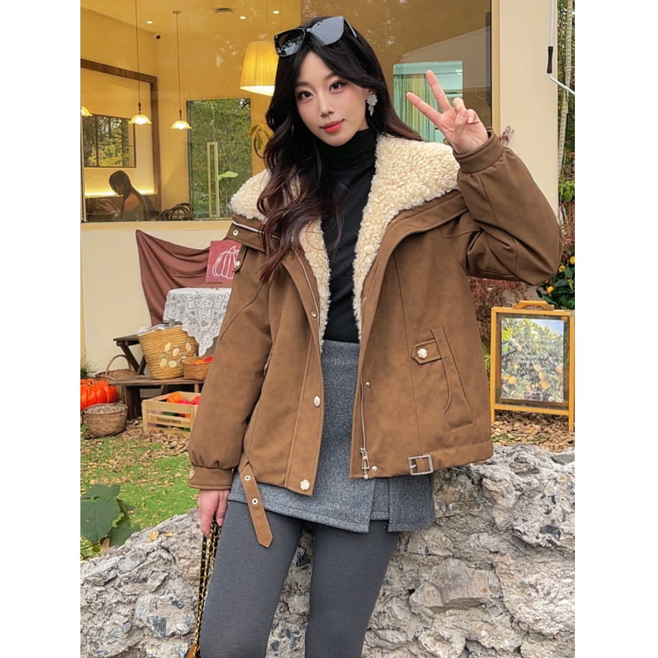 【拉夏贝尔】冬季羽绒服女白鸭绒毛领纯色拼接休闲翻领短款外套